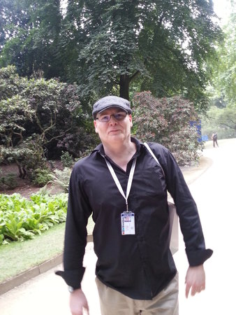 Our warehouse manager Steve Lee leaving the Palace for the last time on the final day of the special 4 day event, Buckingham Palace Coronation Festival.\\n\\n12/09/2013 13:51