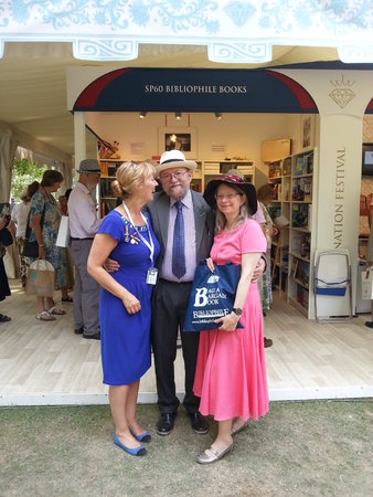 Meeting customers Tim and Kathy Dunce at Buckingham Palace Coronation Festival\\n\\n12/09/2013 14:37